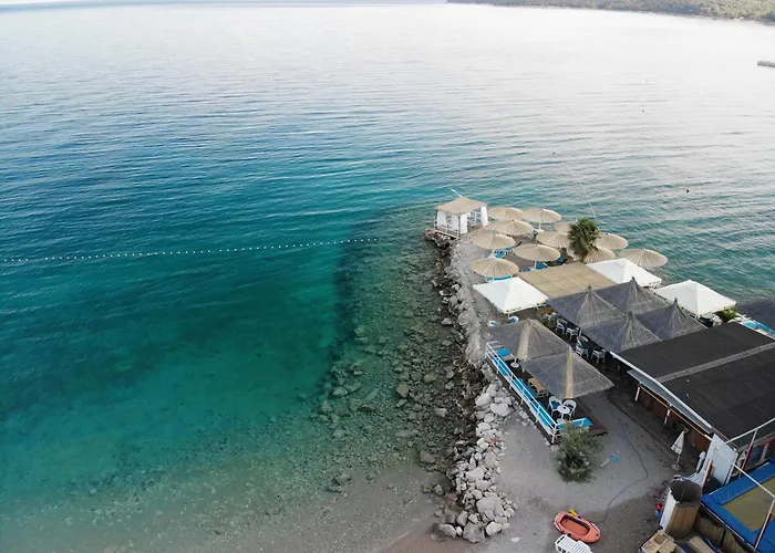 Seaside With A Swimming Pool Njivice, Krk - 21421 דירה נייביצה