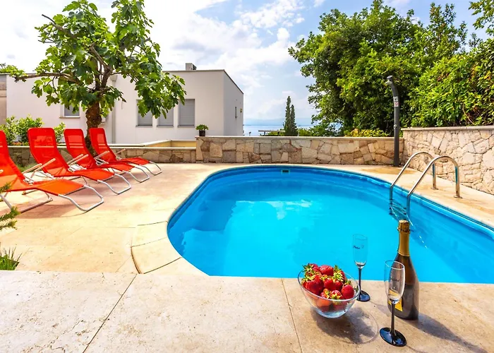 Seaside With A Swimming Pool Njivice, Krk - 21421 דירה נייביצה
