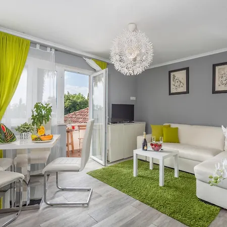 Apartament Seaside With A Swimming Pool Njivice, Krk - 21421