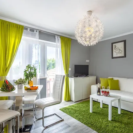 Apartman Seaside With A Swimming Pool Njivice, Krk - 21421 *