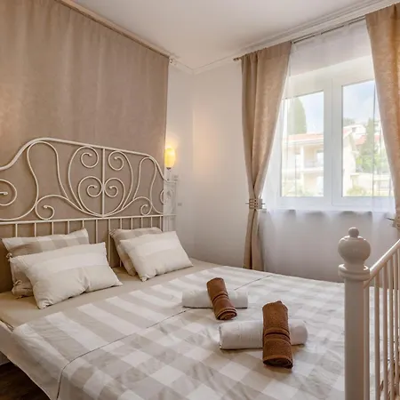 Apartman Seaside With A Swimming Pool Njivice, Krk - 21421 *
