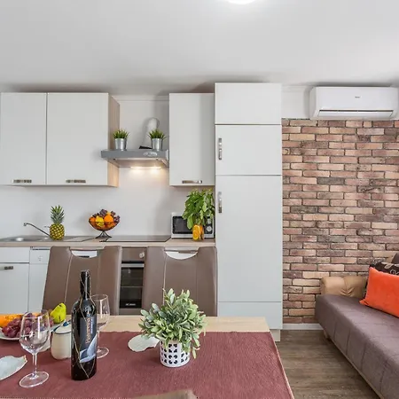 Apartman Seaside With A Swimming Pool Njivice, Krk - 21421 Njivice